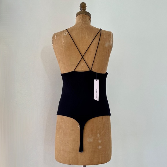 Cushnie et Ochs  Black Deep Plunging V-Neck Bodysuit With Crossover Stra… - Picture 11 of 14